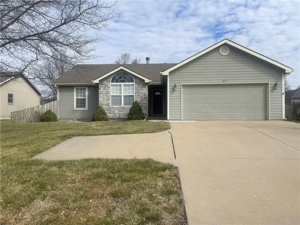 1831 E 4th Street, Tonganoxie, KS 66086 - #1