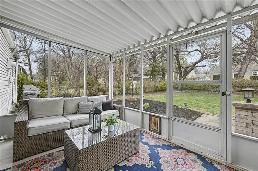 2404 W 76th Street, Prairie Village, KS 66208 - #2