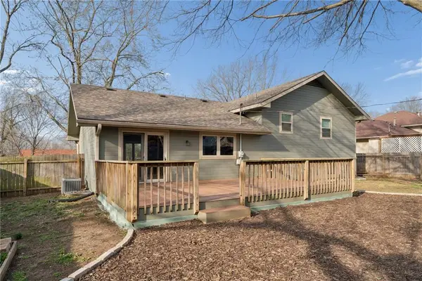 2916 Rimrock Drive, Lawrence, KS 66047