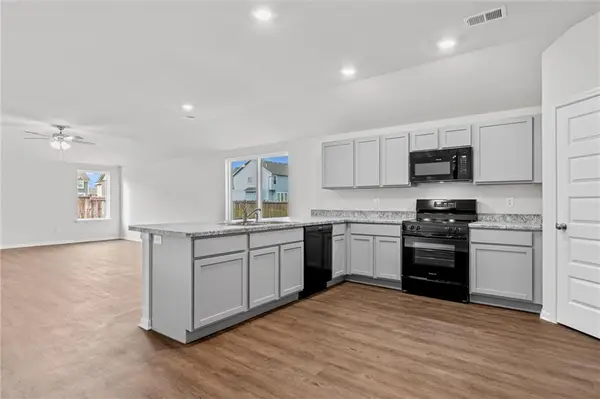 465 Valley View Drive, Tonganoxie, KS 66086