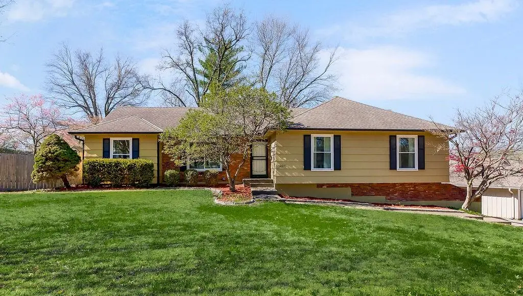 3427 E 105th Terrace, Kansas City, MO 64137 - #1