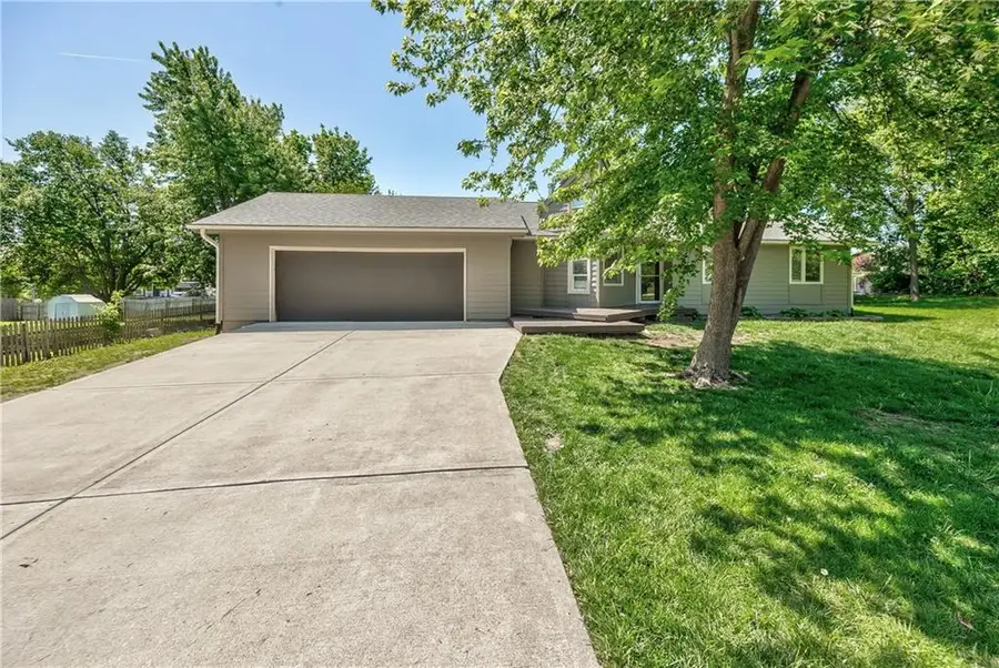 105 E Cedar Street, Spring Hill, KS 66083 - #2