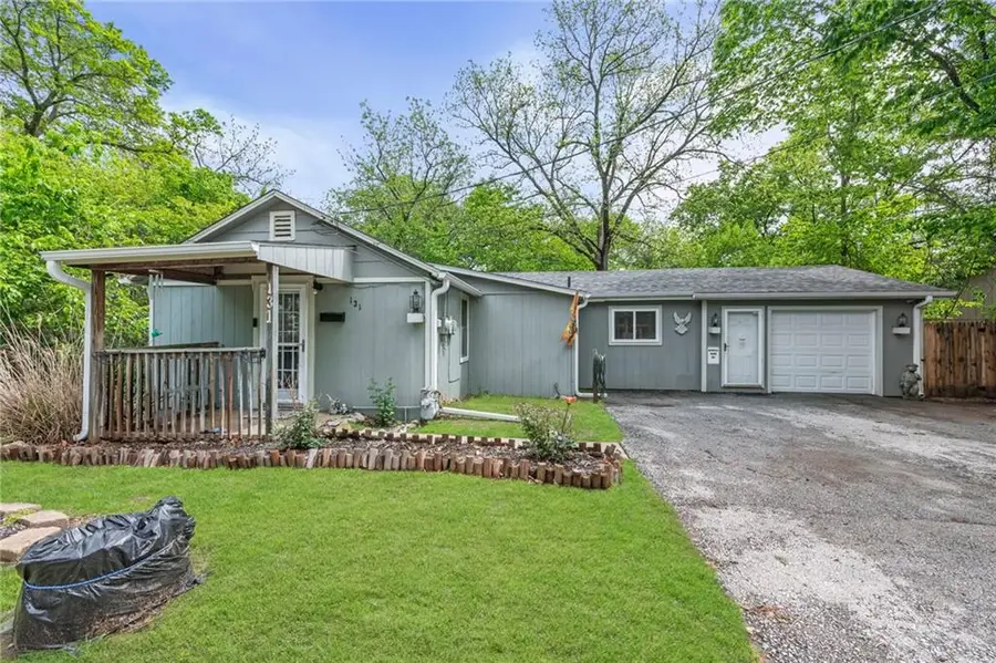 131 N Garfield Avenue, Bonner Springs, KS 66012 - #2