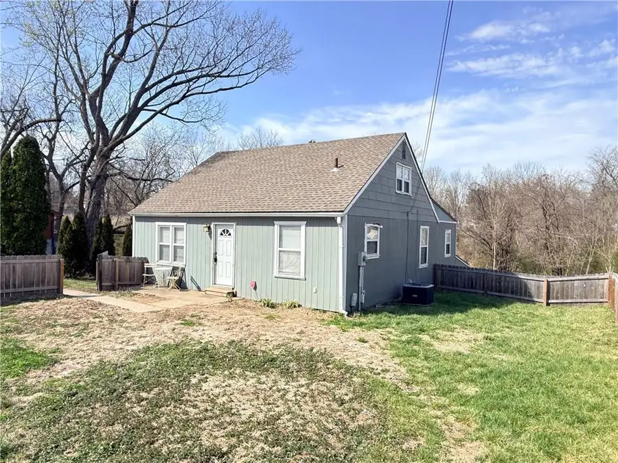 1400 E Hayward Avenue, Independence, MO 64050 - #2