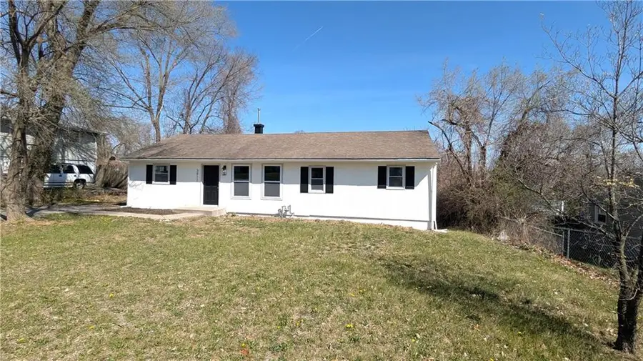 3812 E 93rd Street, Kansas City, MO 64132 - #3