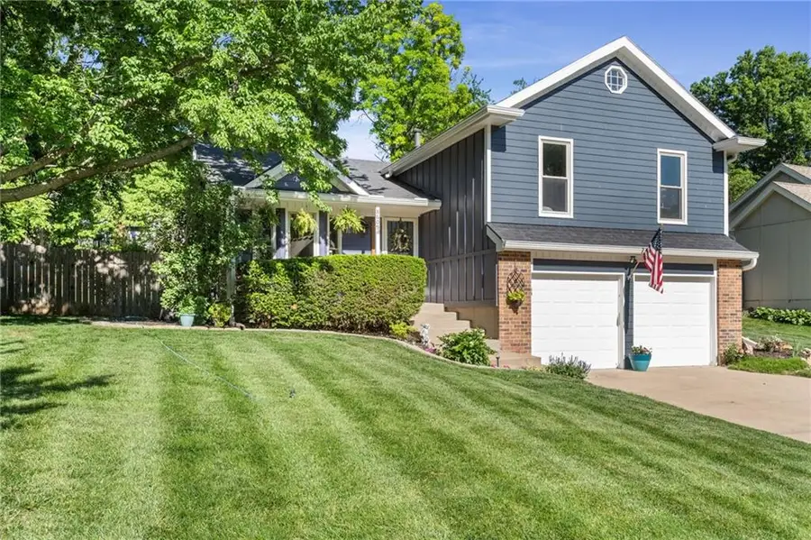 8609 Greenway Lane, Lenexa, KS 66215 - #2