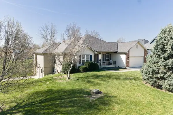 17956 157th Street, Basehor, KS 66007