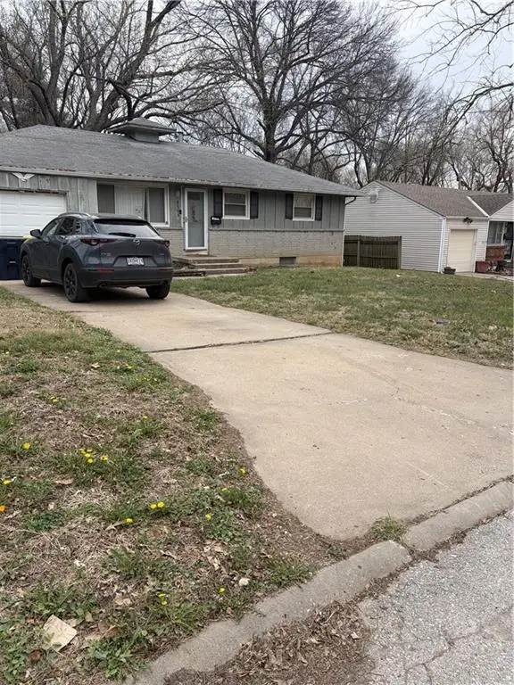 8605 Cambridge Avenue, Kansas City, MO 64138 - #1