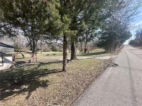 8740 Barber Avenue, Kansas City, KS 66111