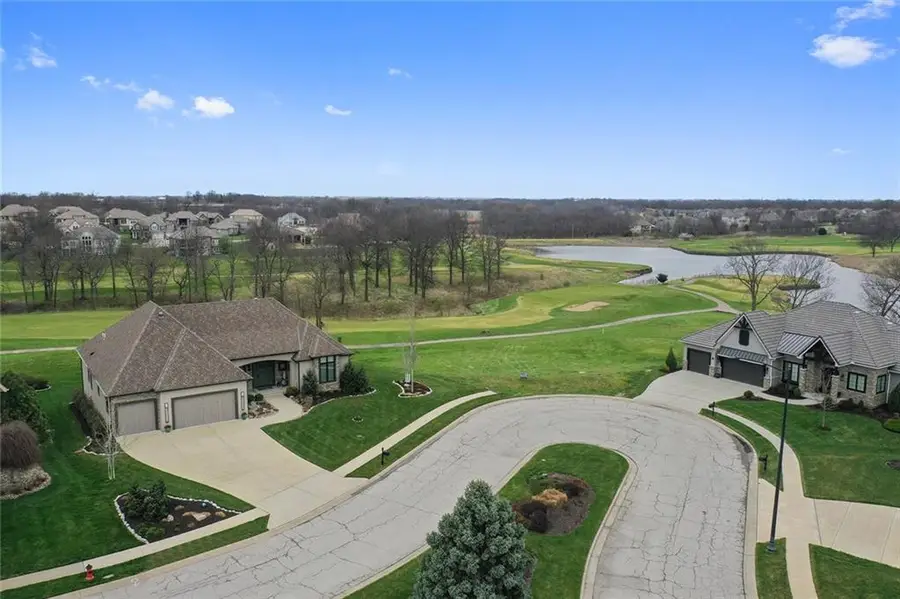 10439 N St Clair Avenue, Kansas City, MO 64154 - #2