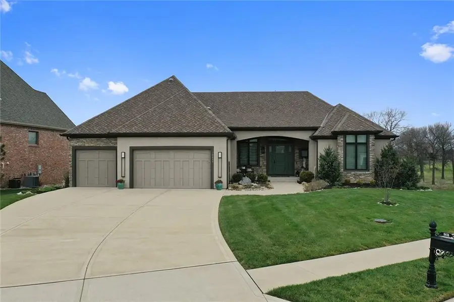 10439 N St Clair Avenue, Kansas City, MO 64154 - #3