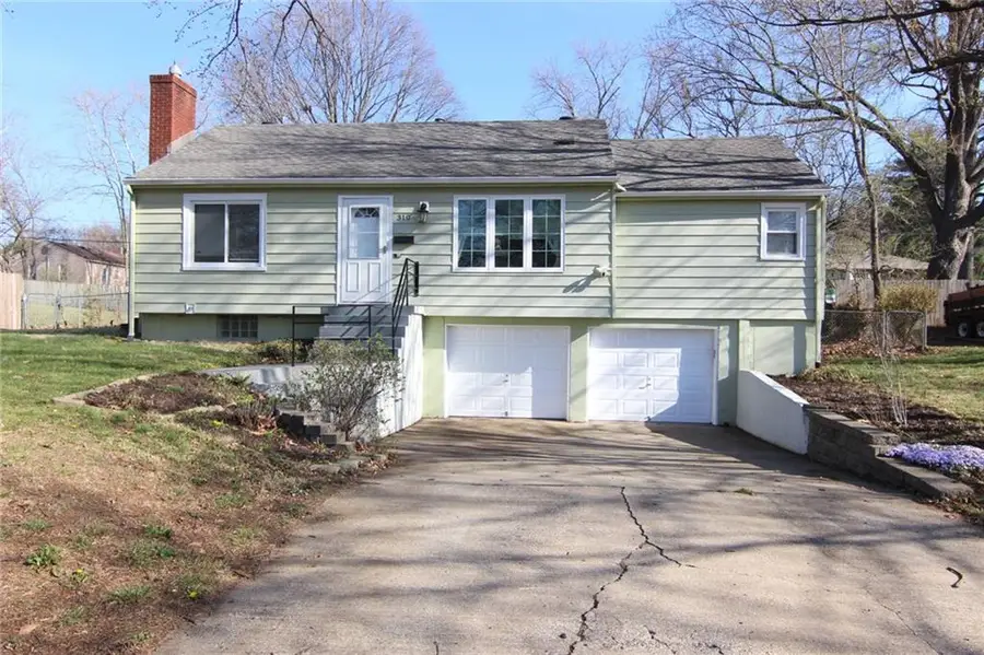 310 W 98th Street, Kansas City, MO 64114 - #2