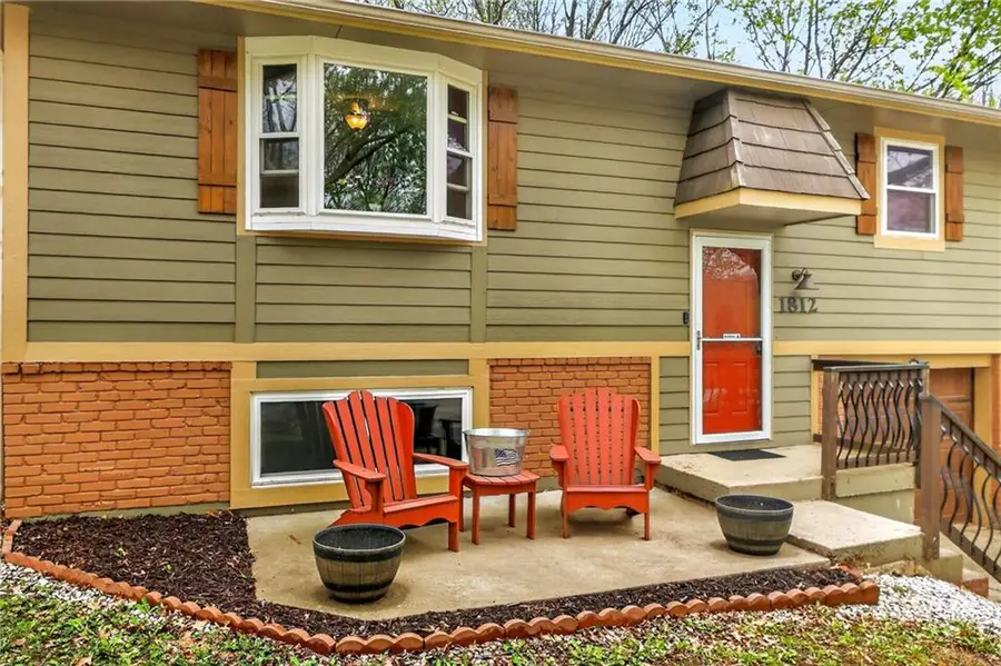 1812 SE 2nd Street, Blue Springs, MO 64014 - #2