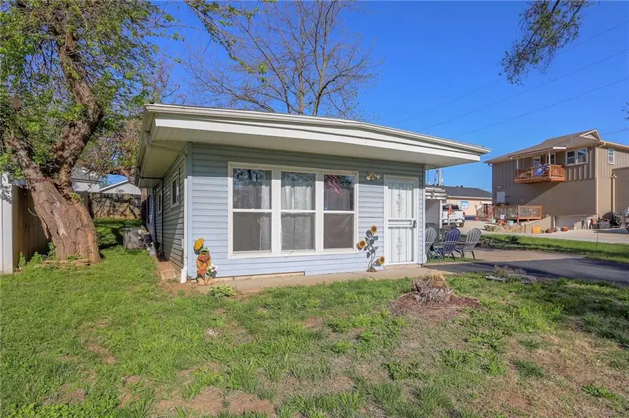 3030 N 75th Terrace, Kansas City, KS 66109 - #2