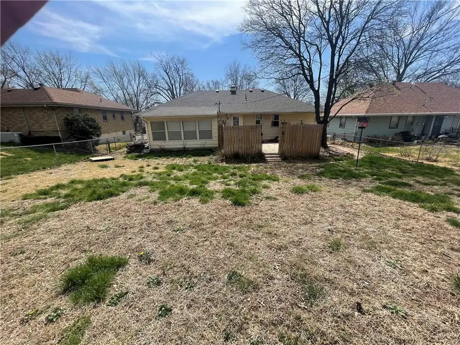 3412 NE 68th Terrace, Kansas City, MO 64119 - #3