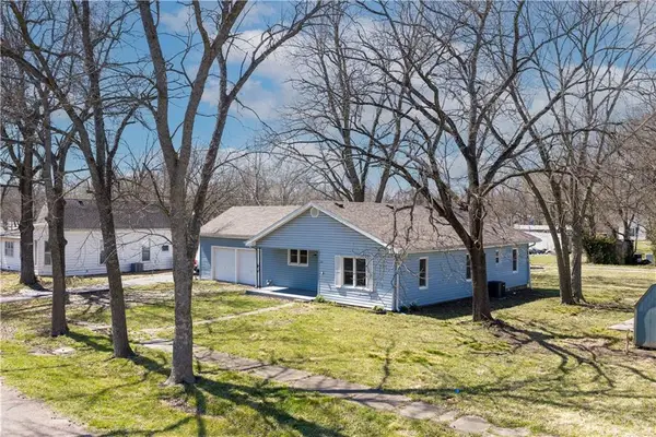 304 S Chestnut Street, LaMonte, MO 65337