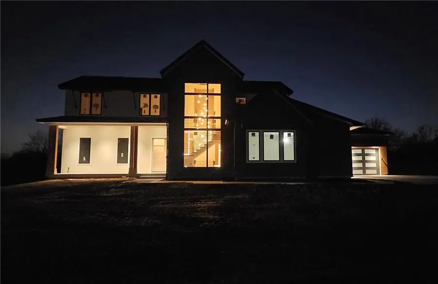 7470 NW Fawn Avenue, Parkville, MO 64152 - #3