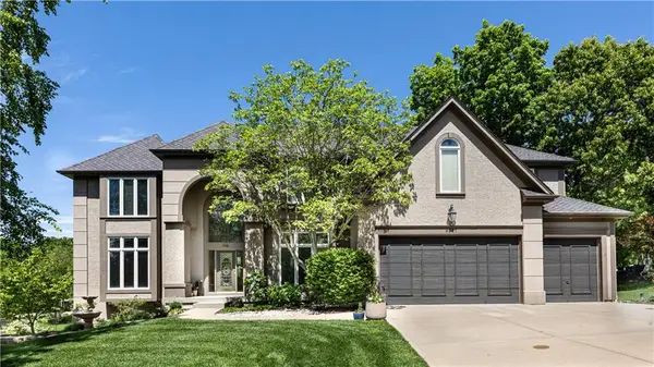 9227 Redbud Lane, Lenexa, KS 66220