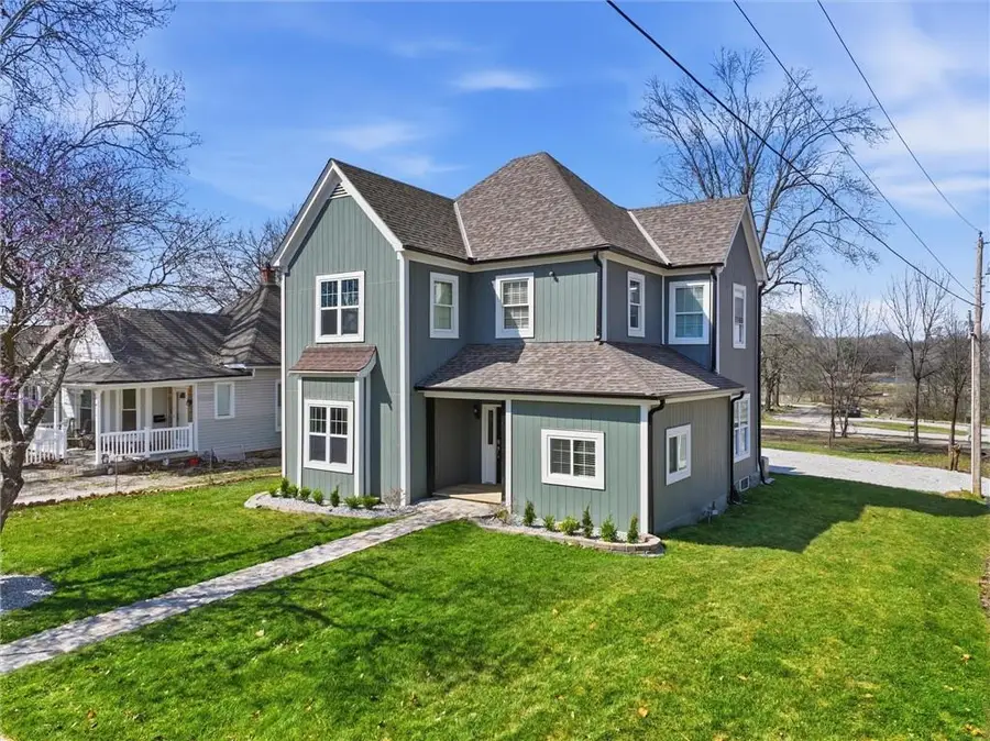 406 E Forest Street, Harrisonville, MO 64701 - #2