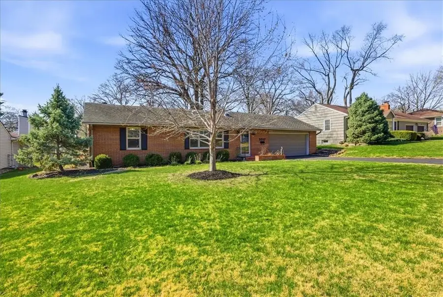 5517 W 70th Street, Prairie Village, KS 66208 - #3