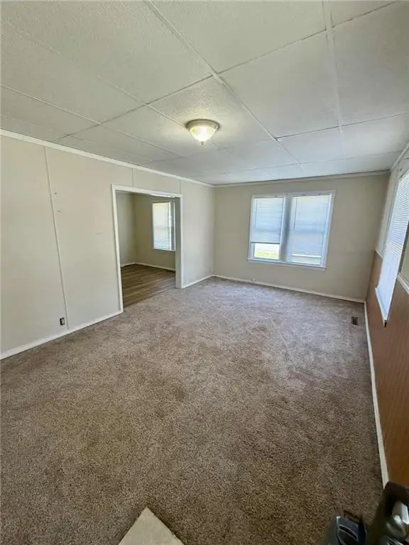 401 S Lynn Avenue, Columbus, KS 66725 - #2