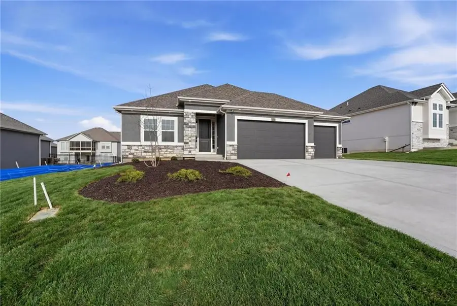 8216 NW 89th Terrace, Kansas City, MO 64153 - #2