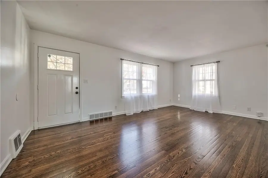 3407 S Cedar Avenue, Independence, MO 64052 - #3