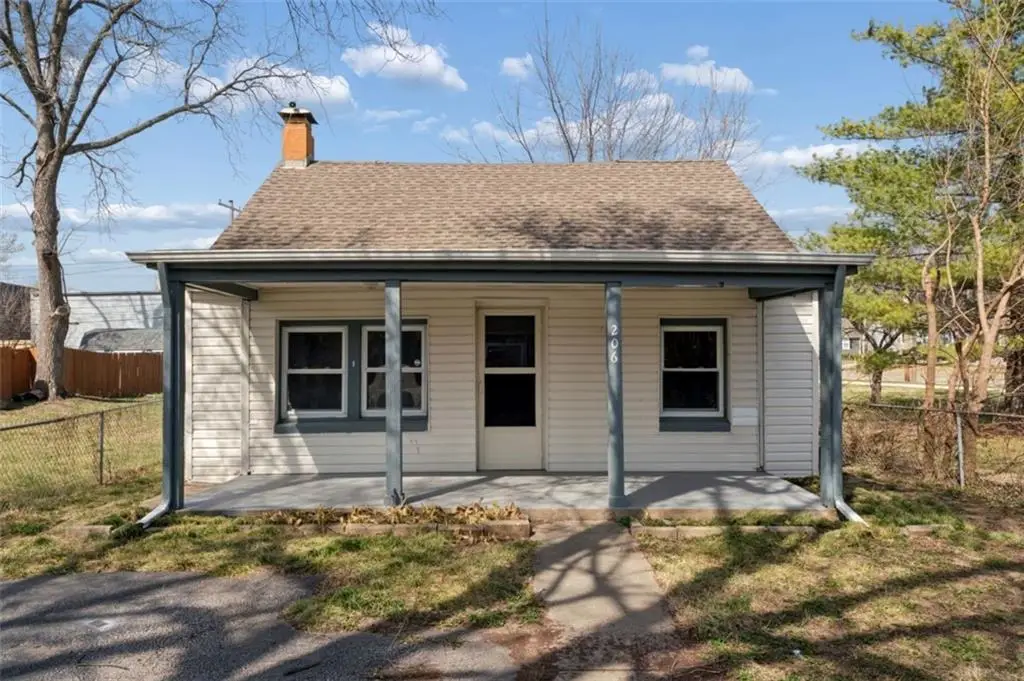 206 W 81st Street, Kansas City, MO 64114 - #1