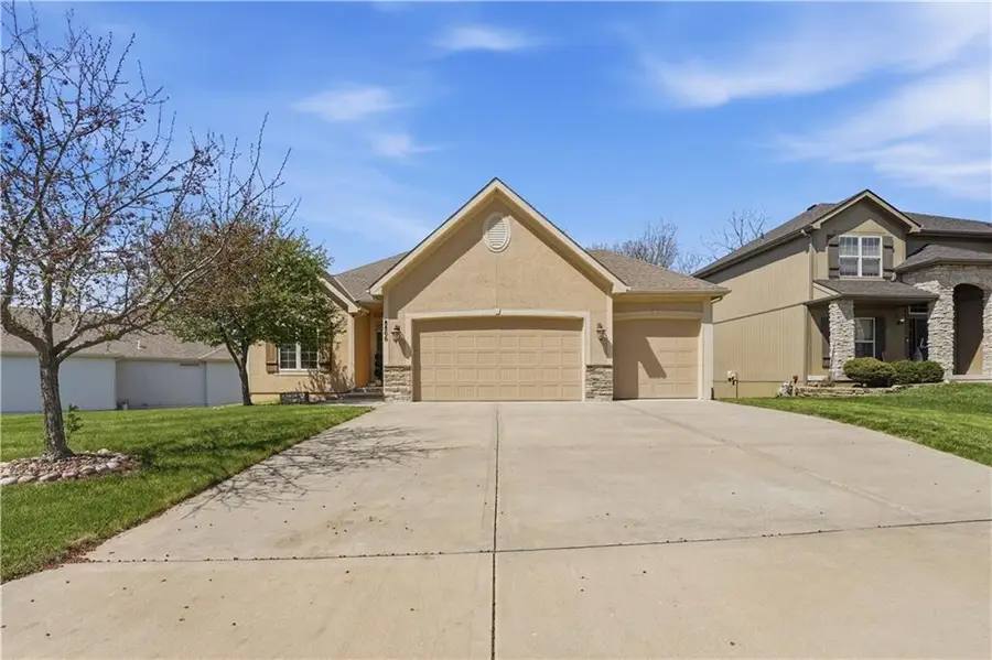 8806 N Norton Avenue, Kansas City, MO 64156 - #2