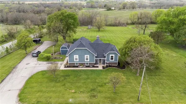 19817 S Clare Road, Spring Hill, KS 66083