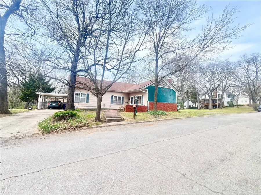 1015 N 2nd Street, Independence, KS 67301 - #2