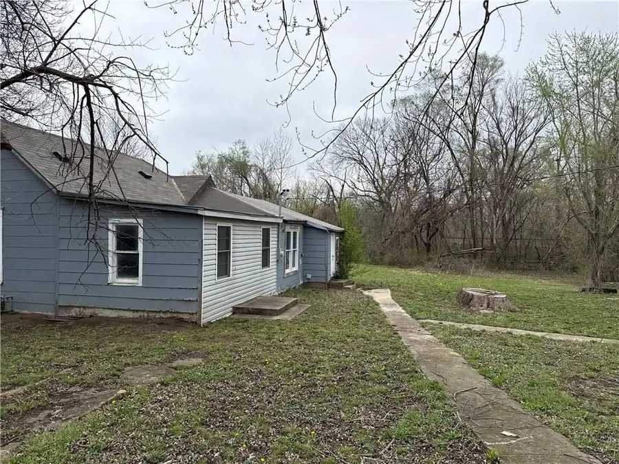 301 E 5th Street, Edgerton, KS 66021 - #3