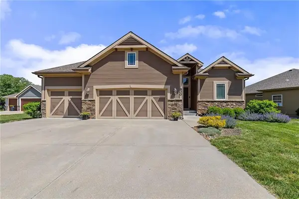 800 E 13th Terrace, Kearney, MO 64060