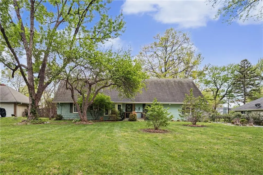 401 W 114 Terrace, Kansas City, MO 64114 - #1