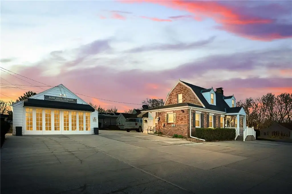 203 SW Jefferson Street, Lees Summit, MO 64063 - #1