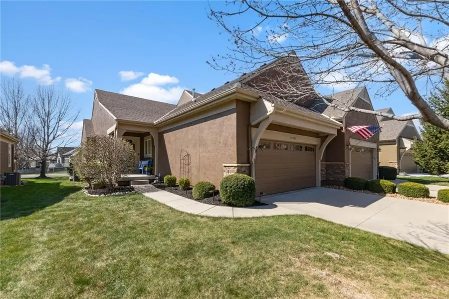 15702 Lowell Lane, Overland Park, KS 66223 - #3