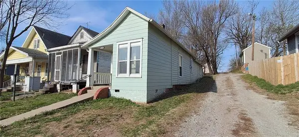 2110 N 2nd Street, St Joseph, MO 64505
