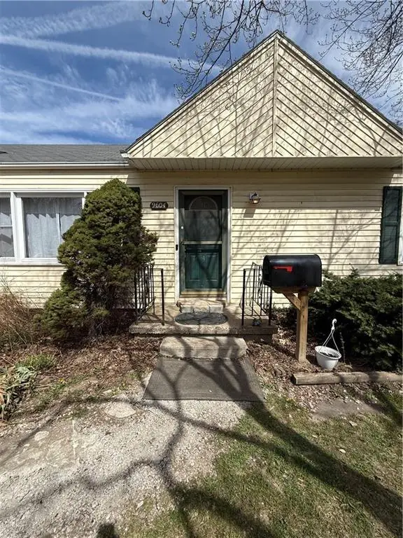 9604 E 32nd Street, Independence, MO 64052