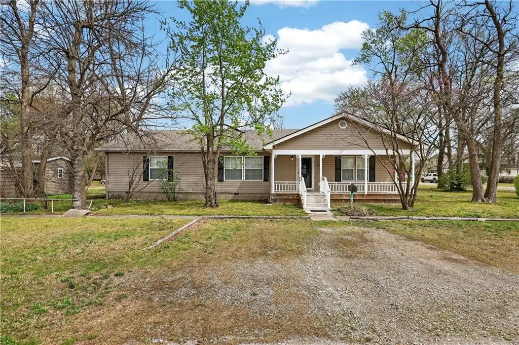 202 N Delaware Avenue, Columbus, KS 66725 - #1