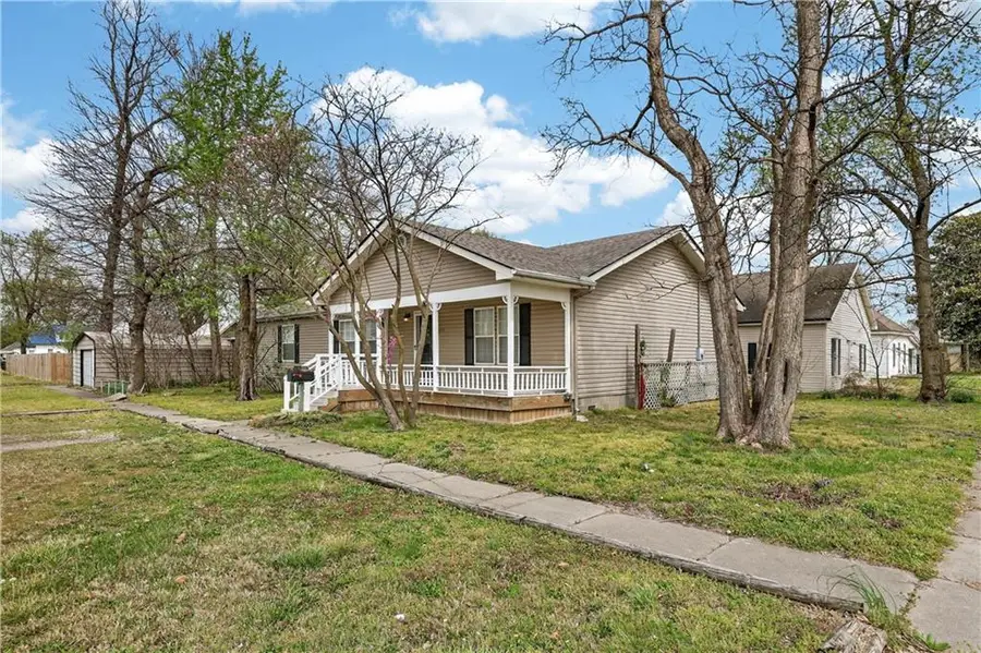 202 N Delaware Avenue, Columbus, KS 66725 - #3