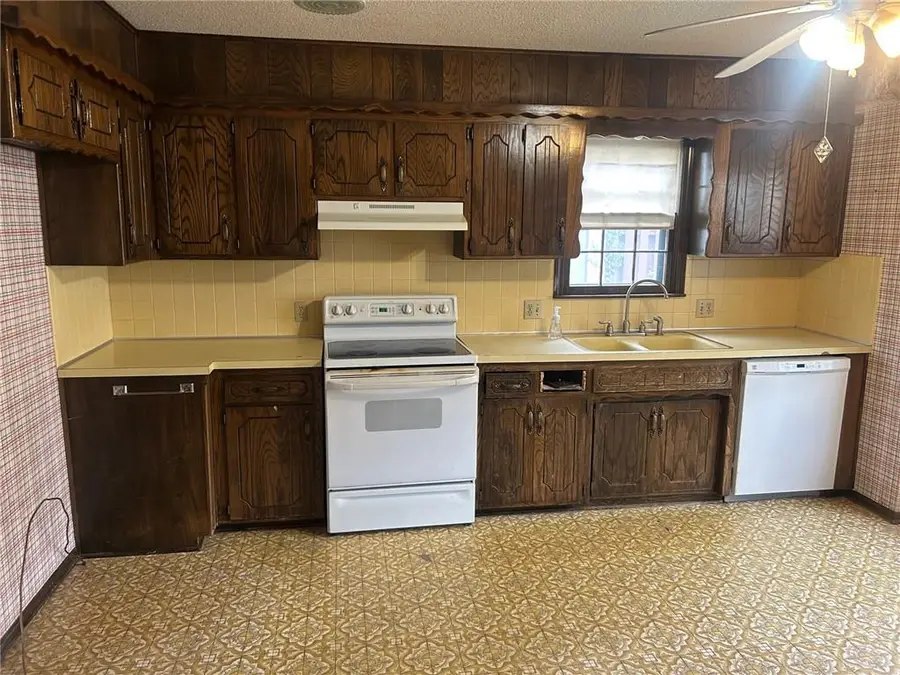 16608 W 145th Terrace, Olathe, KS 66062 - #3