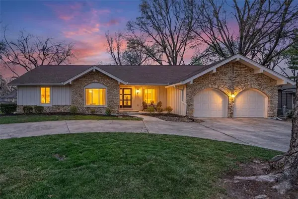 7616 W 98th Terrace, Overland Park, KS 66212