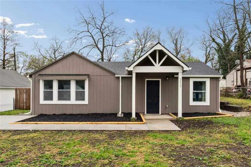 217 W 83rd Terrace, Kansas City, MO 64114 - #1