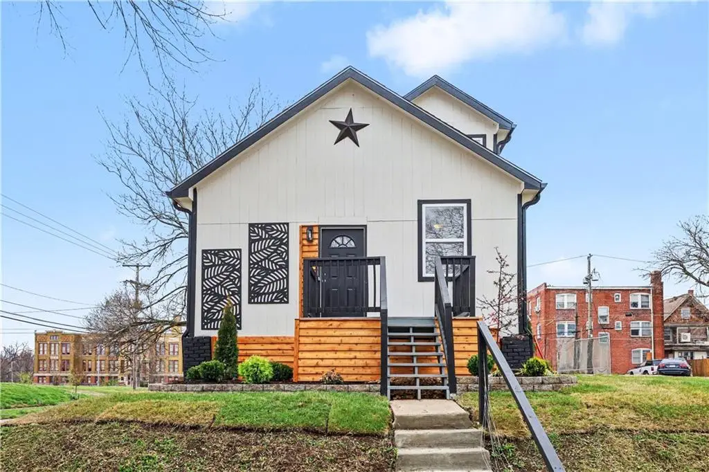 3648 Flora Avenue, Kansas City, MO 64109 - #1