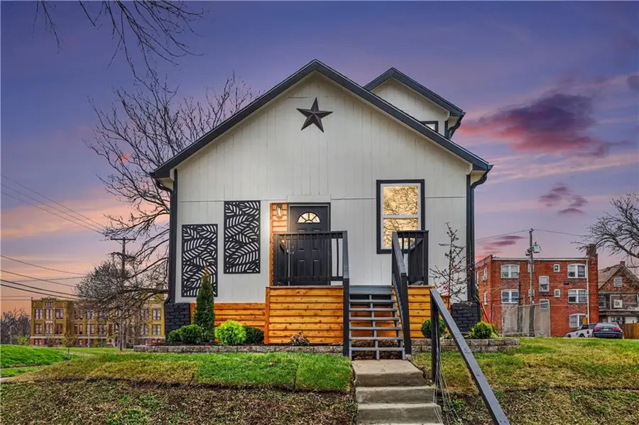 3648 Flora Avenue, Kansas City, MO 64109 - #2