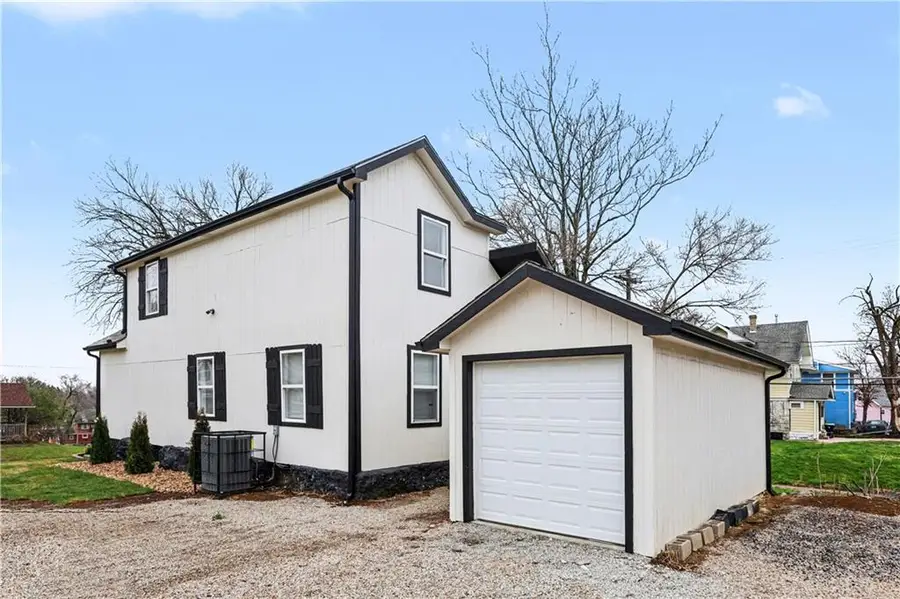 3648 Flora Avenue, Kansas City, MO 64109 - #3