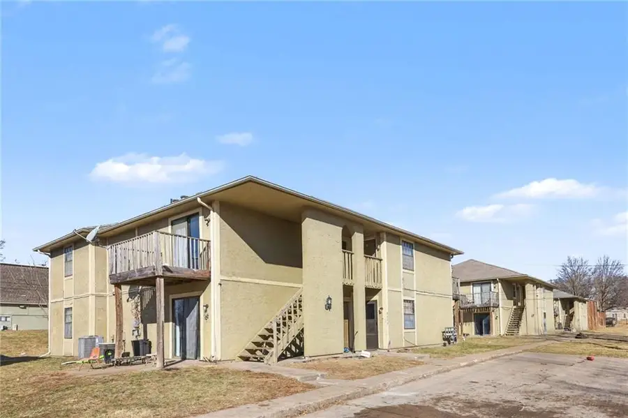 8630 Lane Avenue, Raytown, MO 64138 - #3