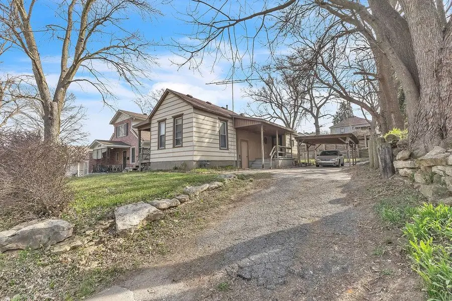 1401 N 12th Street, Saint Joseph, MO 64501 - #2