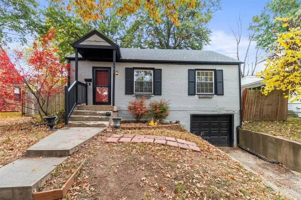 101 E Pocahontas Lane, Kansas City, MO 64114 - #1