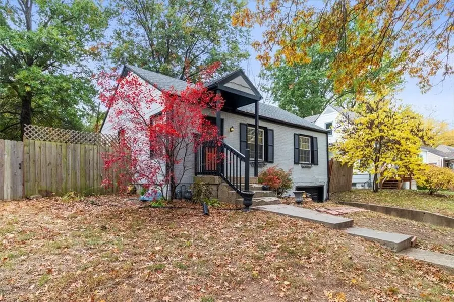 101 E Pocahontas Lane, Kansas City, MO 64114 - #3